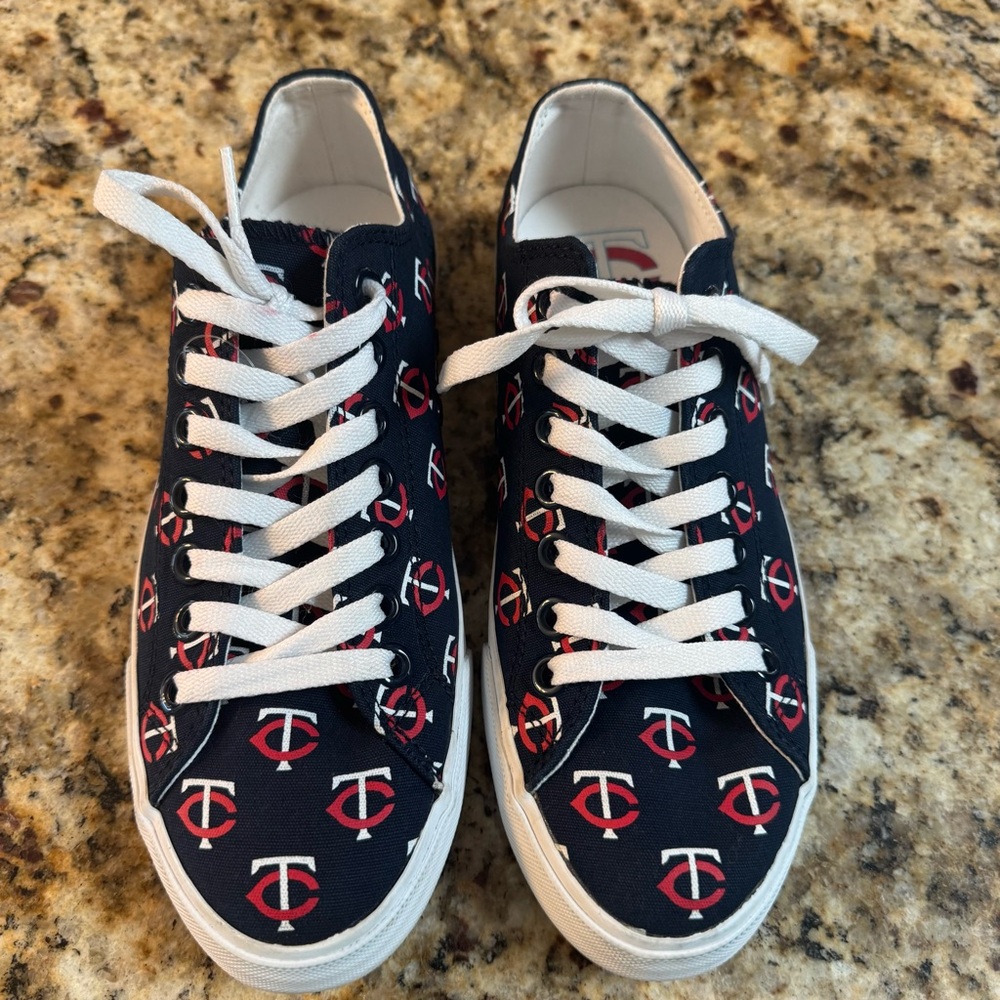 Row One Minnesota Twins Sneakers Women’s Size 8. Men’s 6.5 EUC
